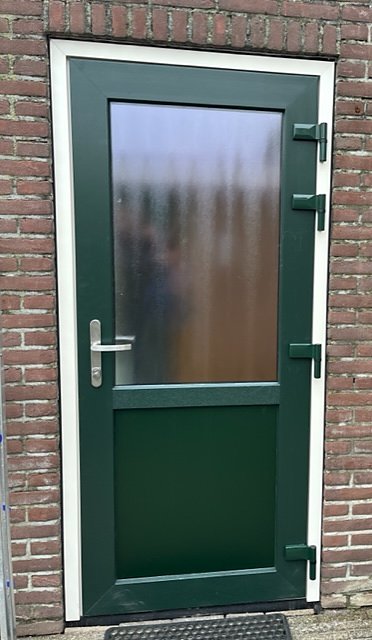 Groene kunststof achterdeur met matglas