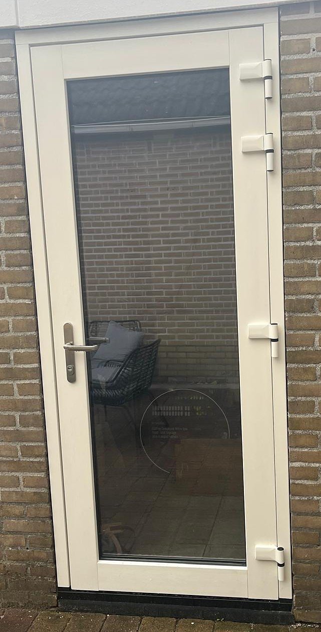 Crème kunststof deur met glas