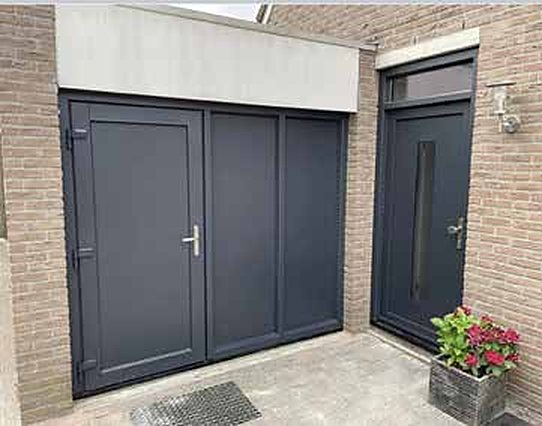 Antraciet voor- en garagedeuren