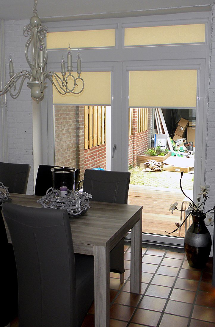 Rolgordijnen in de eetkamer
